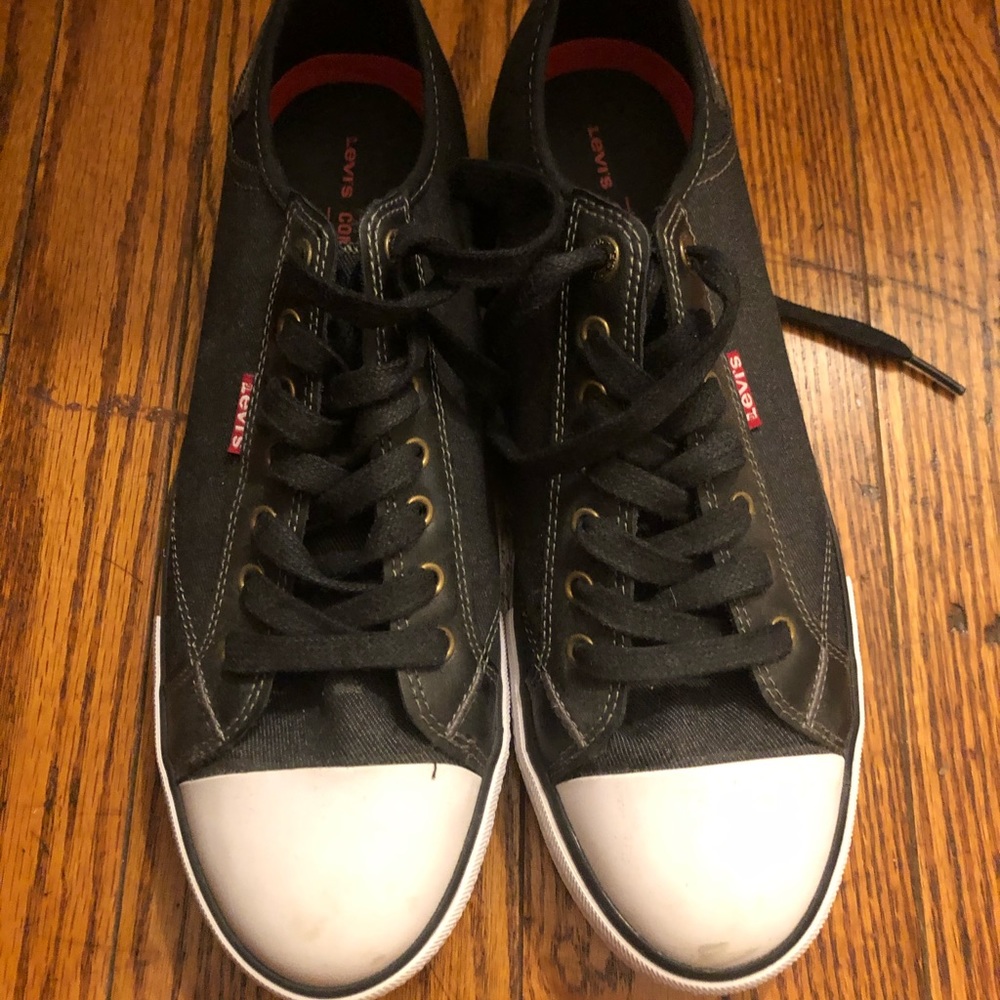 Levi’s tennis  9.5 men